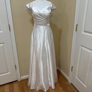 NWT White Satin Wedding Dress Sz 4 Pleated Corset Back Flutter Sleeves
